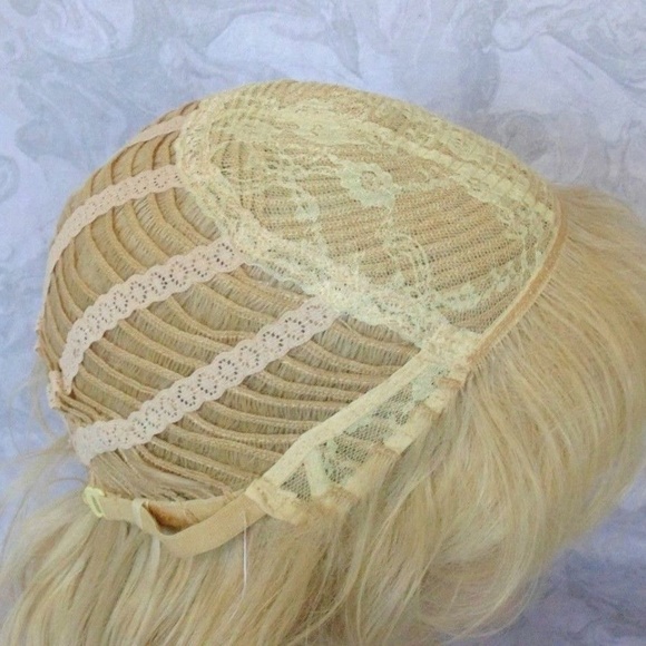 Short Blonde fluffy Waves High Heat Resistant Wig main image 4